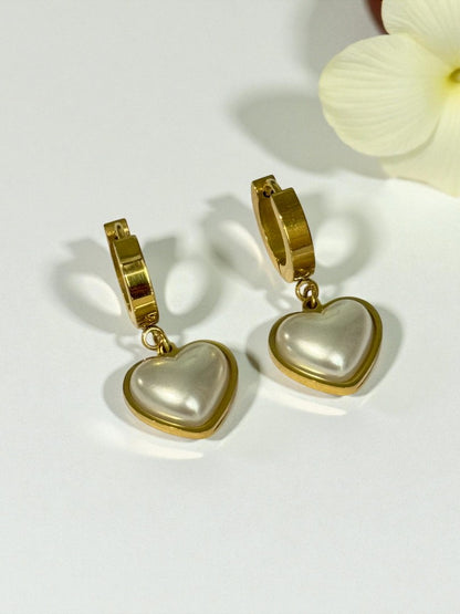 WHITE HEART ERMEY EARRINGS