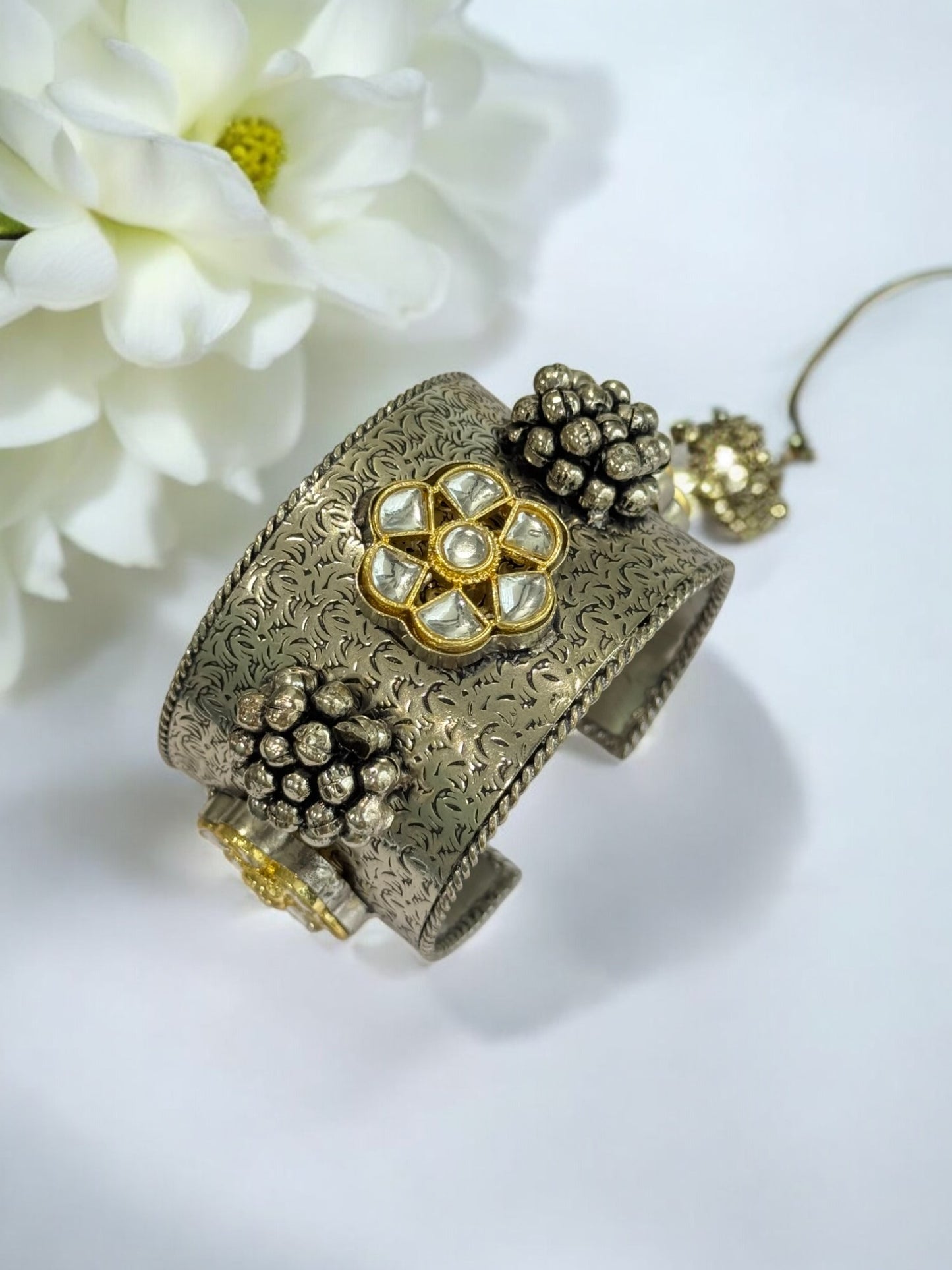 WHITE KABIRA GERMAN SILVER BANGLE