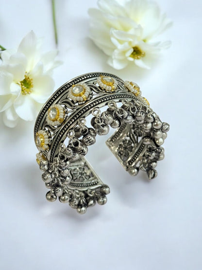 WHITE KAVYA GERMAN SILVER BANGLE
