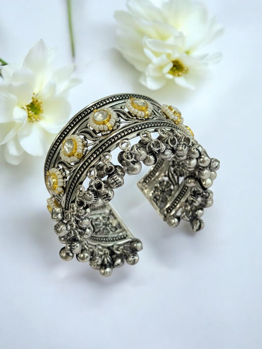 WHITE KAVYA GERMAN SILVER BANGLE