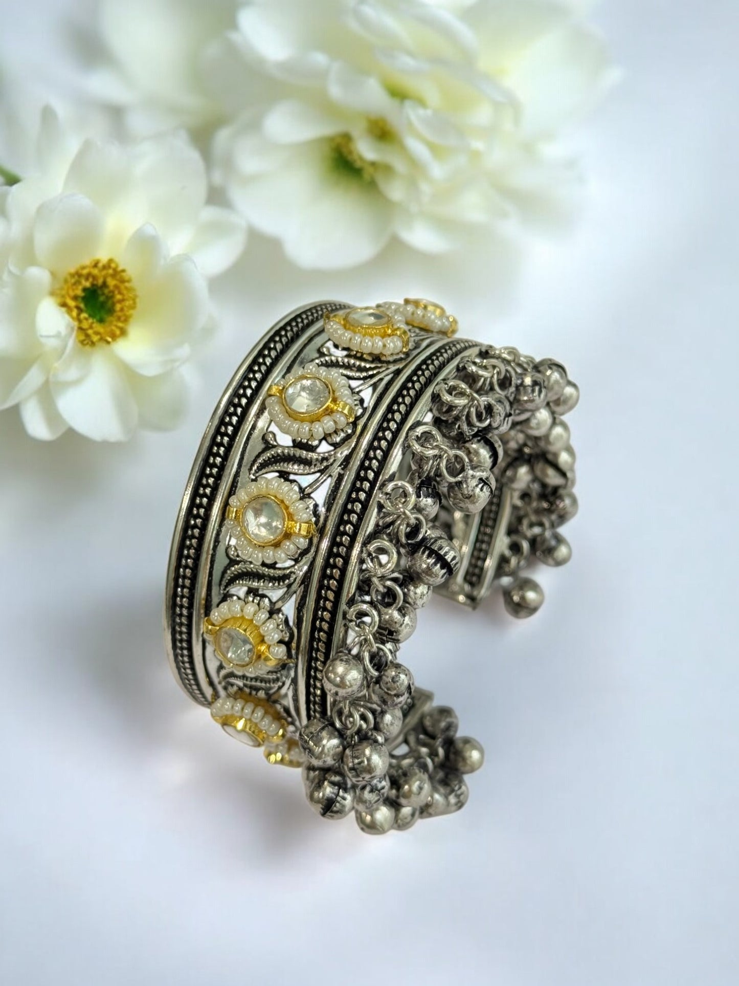 WHITE KAVYA GERMAN SILVER BANGLE
