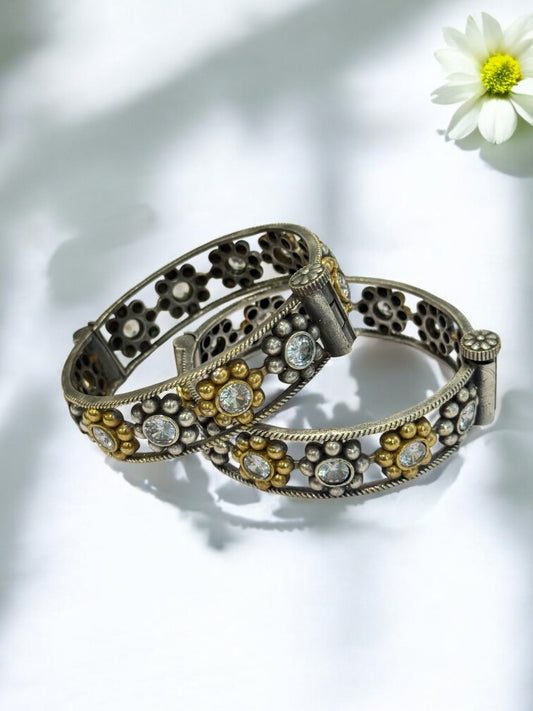 WHITE KIHU GERMAN SILVER BANGLE