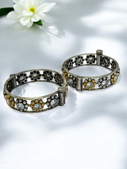 WHITE KIHU GERMAN SILVER BANGLE