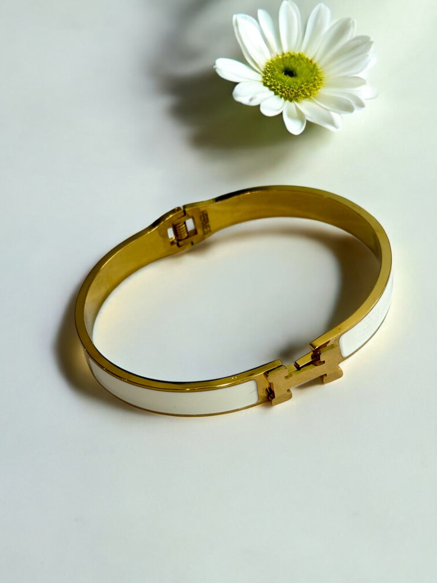 WHITE MYLEC BRACELET