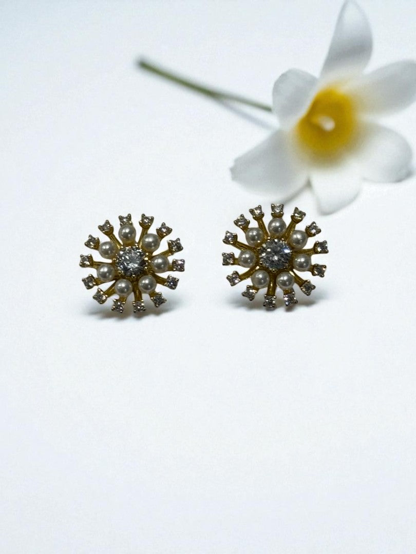 WHITE PEARL GRAYNAX EARRINGS