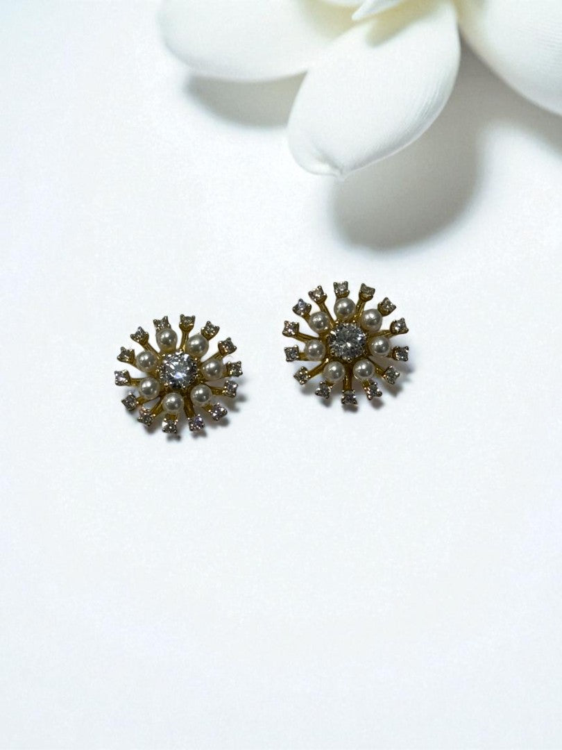 WHITE PEARL GRAYNAX EARRINGS