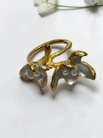 WHITE PEARL FLORAL DEVKASHI RING