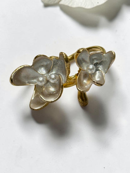 WHITE PEARL FLORAL DEVKASHI RING