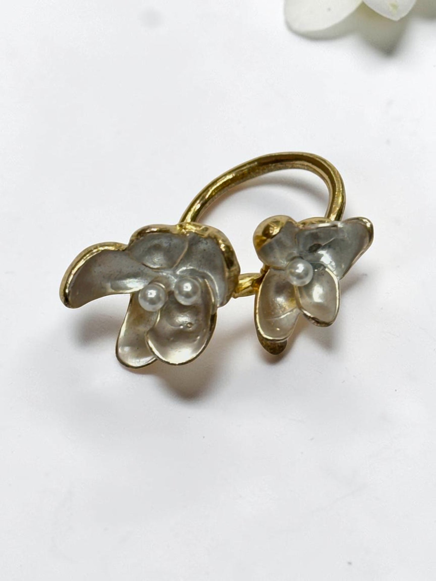 WHITE PEARL FLORAL DEVKASHI RING