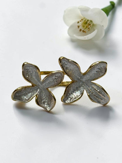 WHITE TWO FLORAL ZYAIR RING