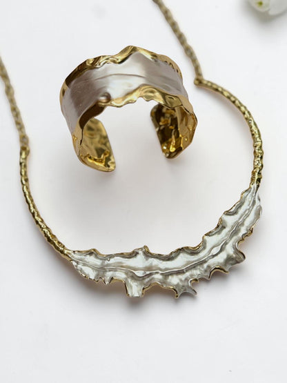 WHITE WAVY PETAL SANTY NECKLACE AND BRACELET (COMBO)