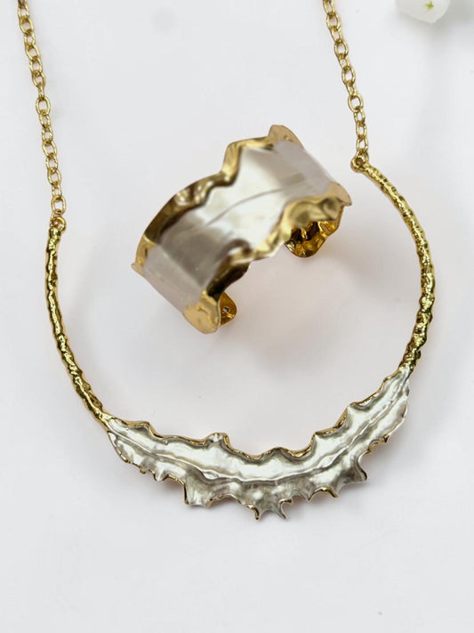 WHITE WAVY PETAL SANTY NECKLACE AND BRACELET (COMBO)