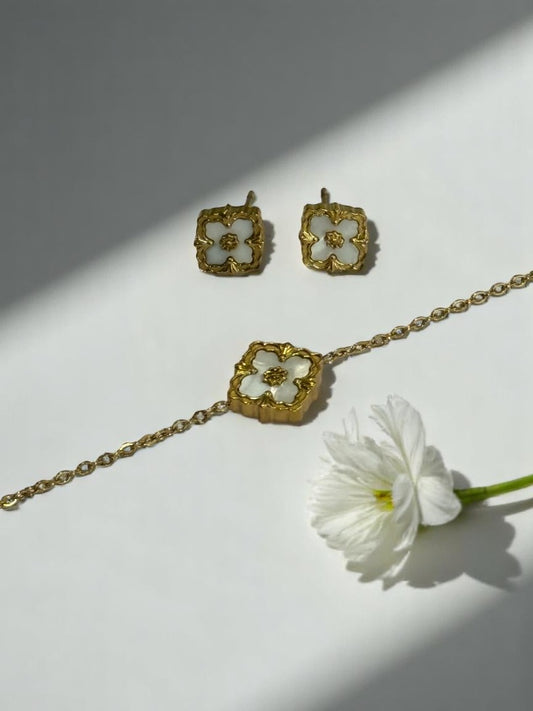 GOLDEN CHAIN WITH BLACK AND WHITE REVERSABLE BRACELET AND STUD EARRINGS