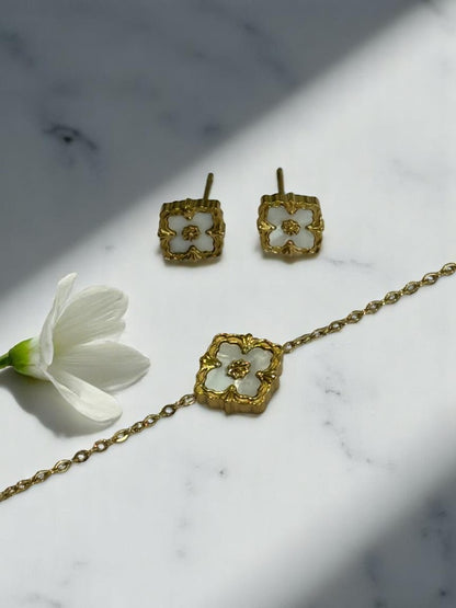 GOLDEN CHAIN WITH BLACK AND WHITE REVERSABLE BRACELET AND STUD EARRINGS