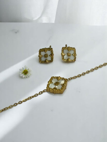 GOLDEN CHAIN WITH BLACK AND WHITE REVERSABLE BRACELET AND STUD EARRINGS