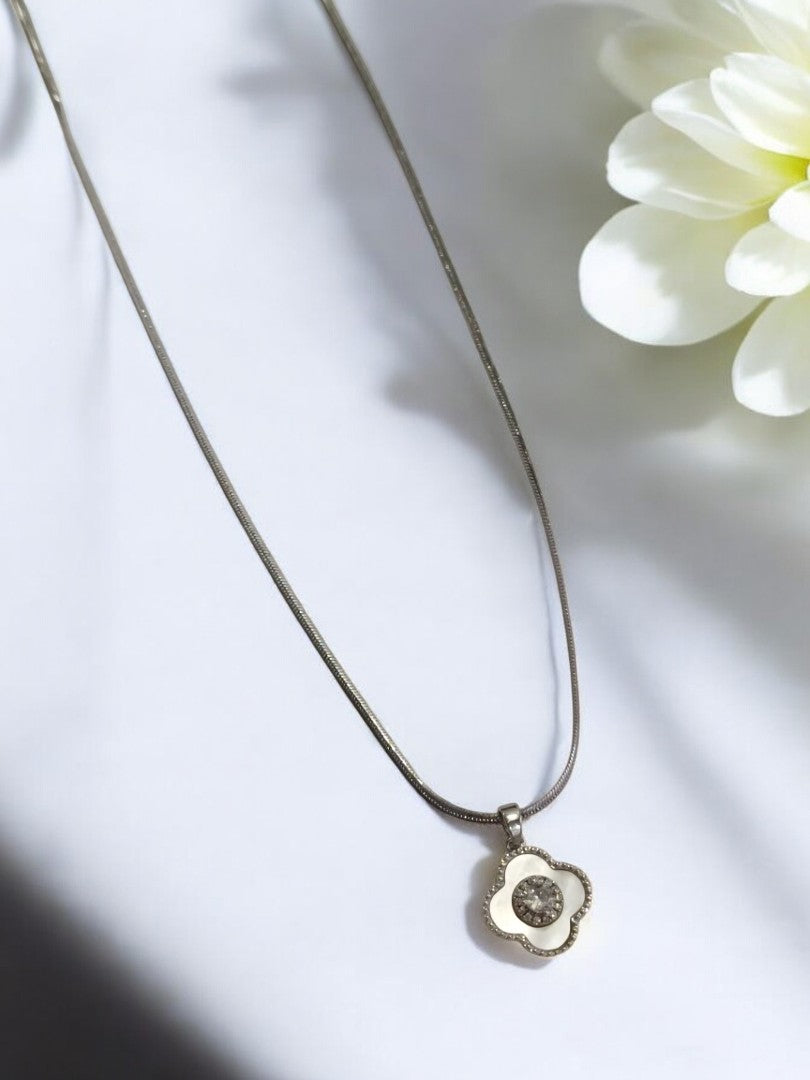 92.5 SILVER PLATED CHAIN WITH BRANDED WHITE CLOVER AND SHINY DIAMOND