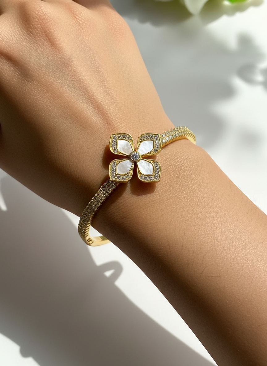 WHITE DIAMOND FLOWER JESSE BRACELET