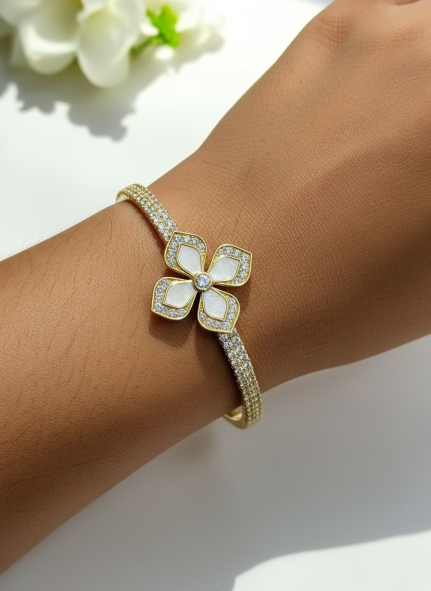 WHITE DIAMOND FLOWER JESSE BRACELET