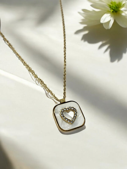 GOLDEN CHAIN WITH SHINY DIAMOND LIKE HEART SHAPE