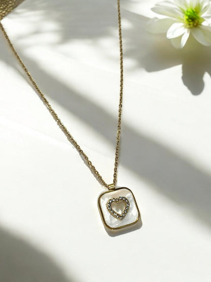 GOLDEN CHAIN WITH SHINY DIAMOND LIKE HEART SHAPE