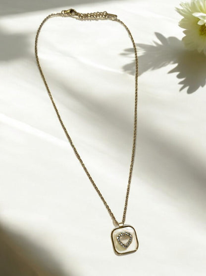 GOLDEN CHAIN WITH SHINY DIAMOND LIKE HEART SHAPE