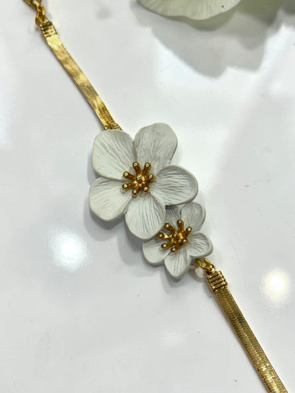 WHITE FLORAL MARCUS NECKLACE SET (COMBO)