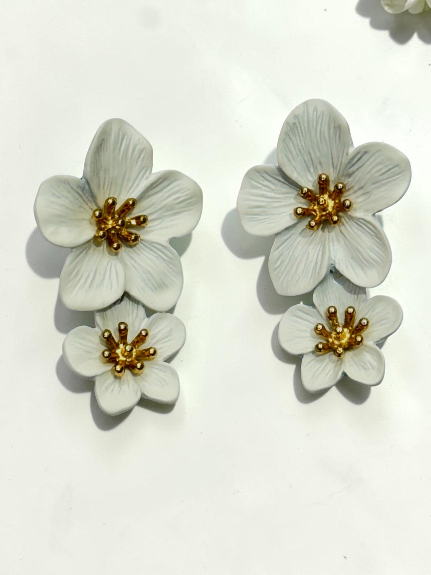 WHITE FLORAL MARCUS NECKLACE SET (COMBO)