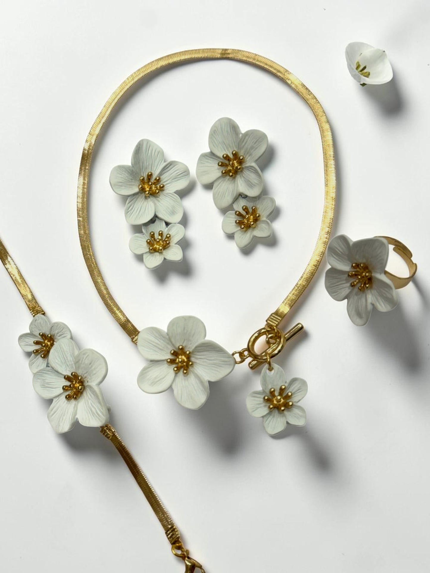 WHITE FLORAL MARCUS NECKLACE SET (COMBO)