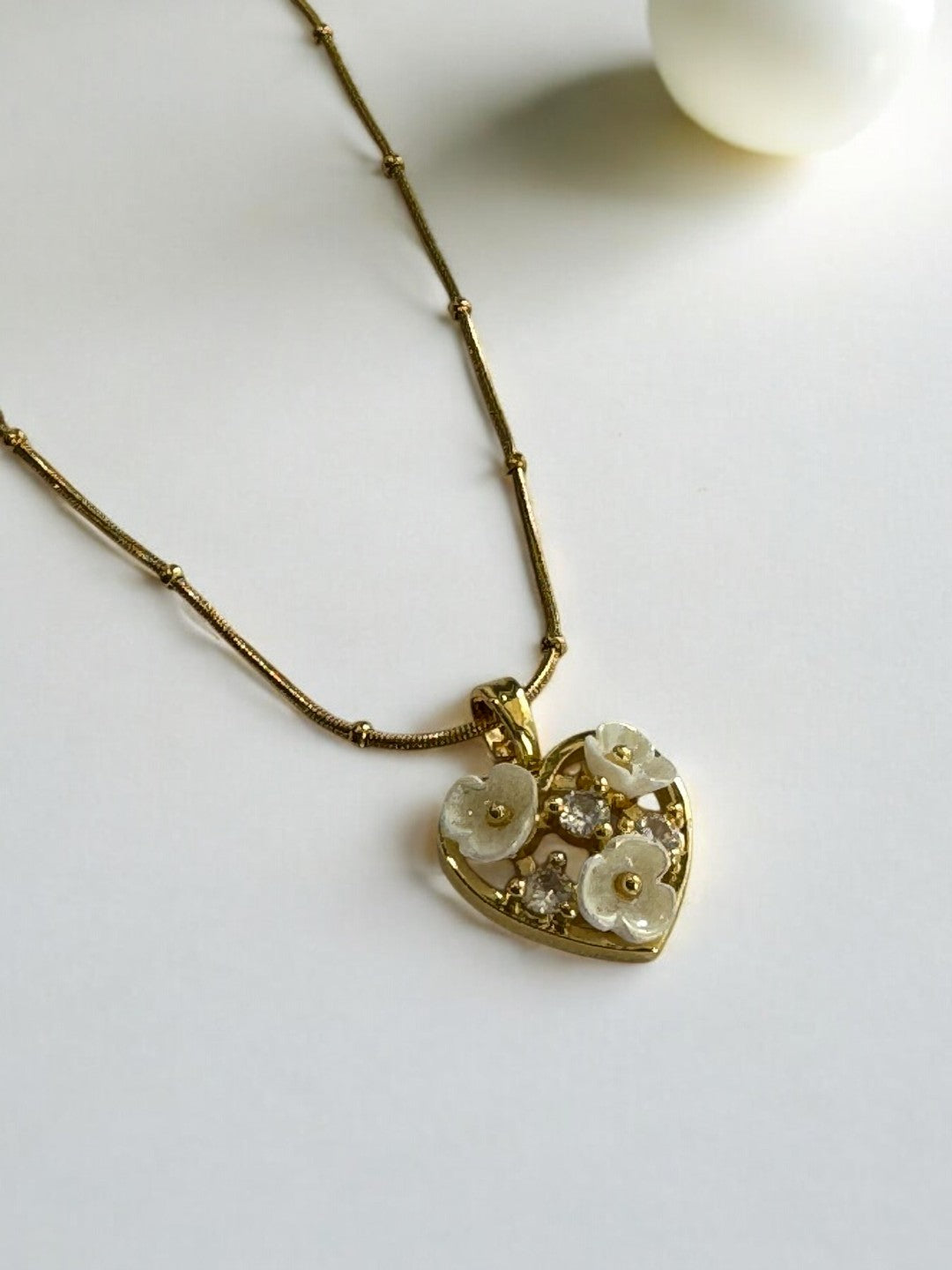 GOLDEN TINY BALLS CHAIN WITH FLOWER HEART PENDENT