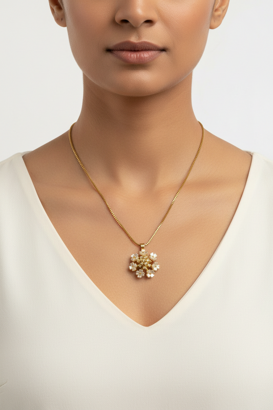 WHITE FLOWER LILITH NECKLACE