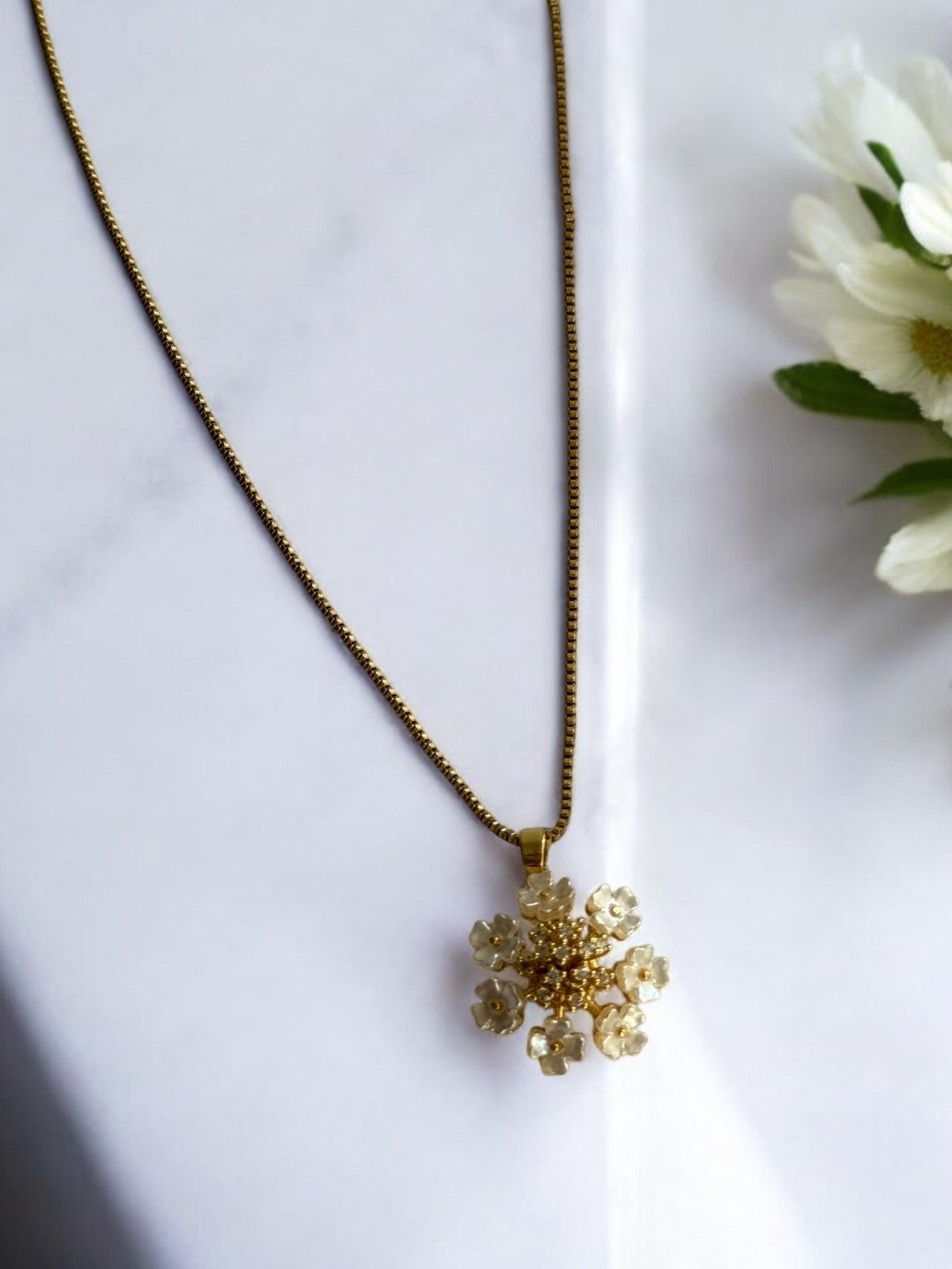 GOLDEN CHAIN WITH WHITE FLOWER PENDENT