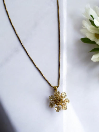 GOLDEN CHAIN WITH WHITE FLOWER PENDENT
