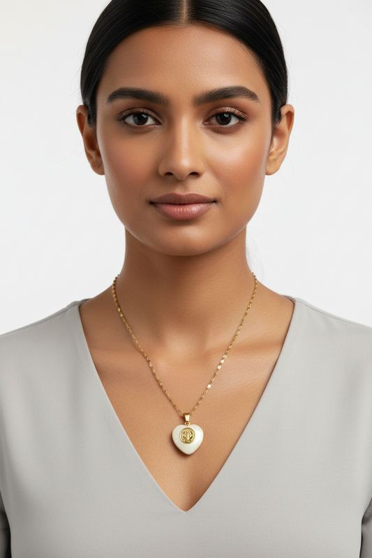 WHITE HEART NICO NECKLACE