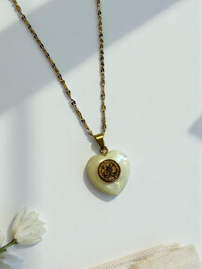 GOLDEN CHAIN WITH WHITE HEART PENDENT