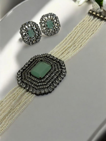WHITE BEADS CHOKAR NECKLACE WITH LIGHT GREEN STONE, DIAMOND PENDENT SET