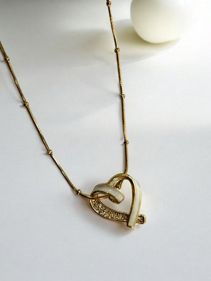 GOLDEN CHAIN WITH WHITE TWISTED DIAMOND HEART