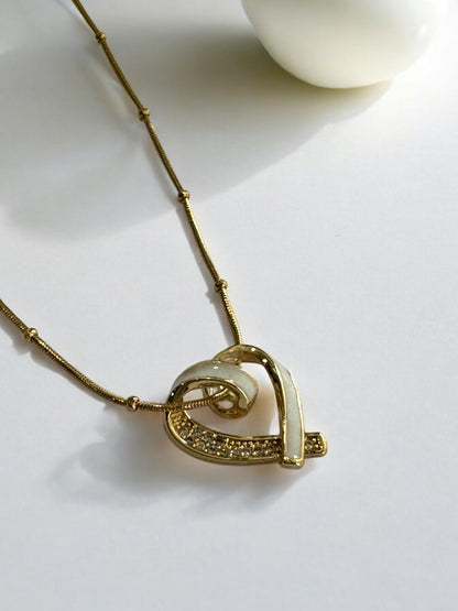 GOLDEN CHAIN WITH WHITE TWISTED DIAMOND HEART