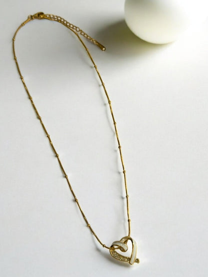 GOLDEN CHAIN WITH WHITE TWISTED DIAMOND HEART