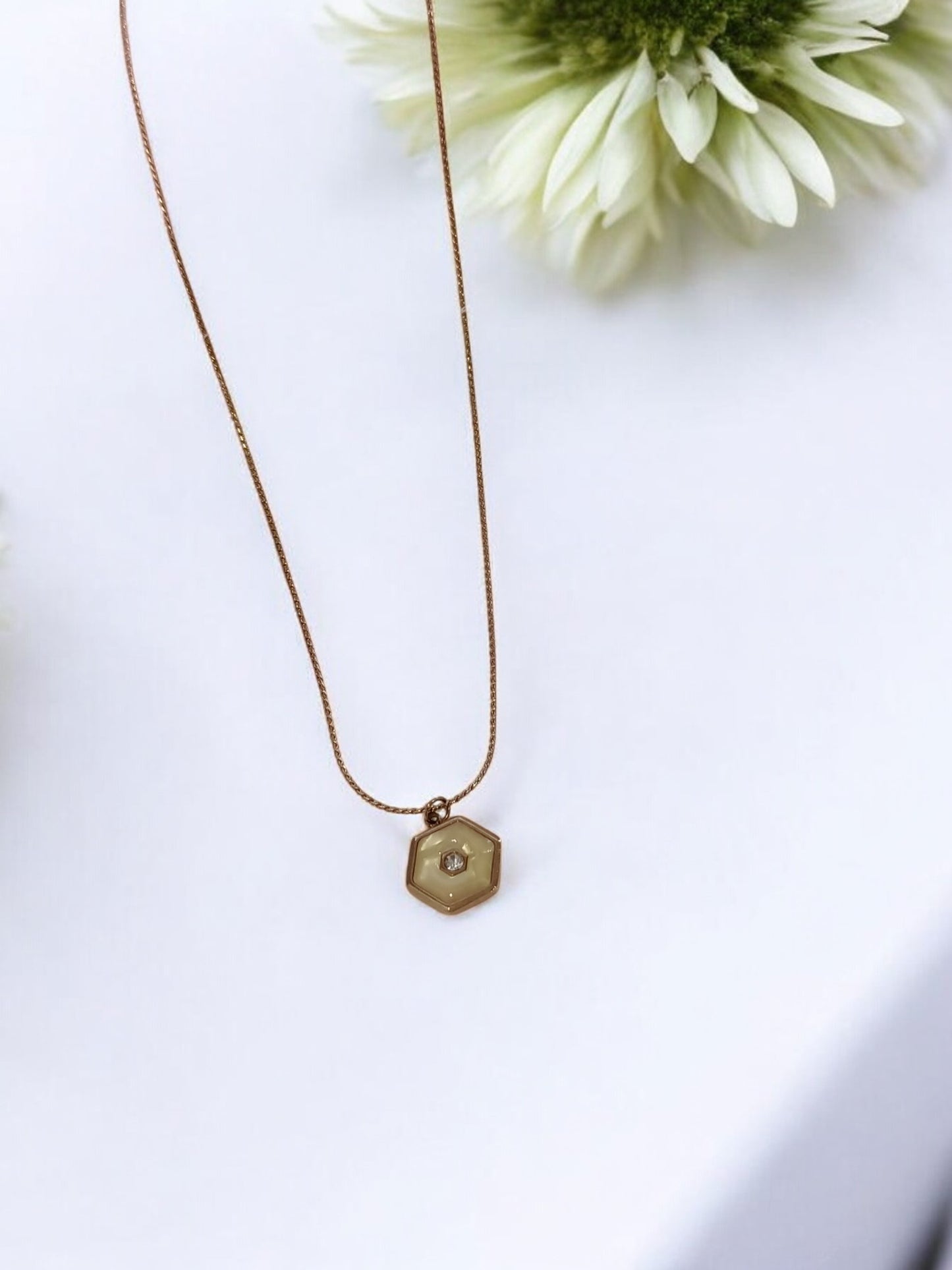 GOLDEN THIN CHAIN WITH YELLOW PENDENT AND SHINY DIAMOND