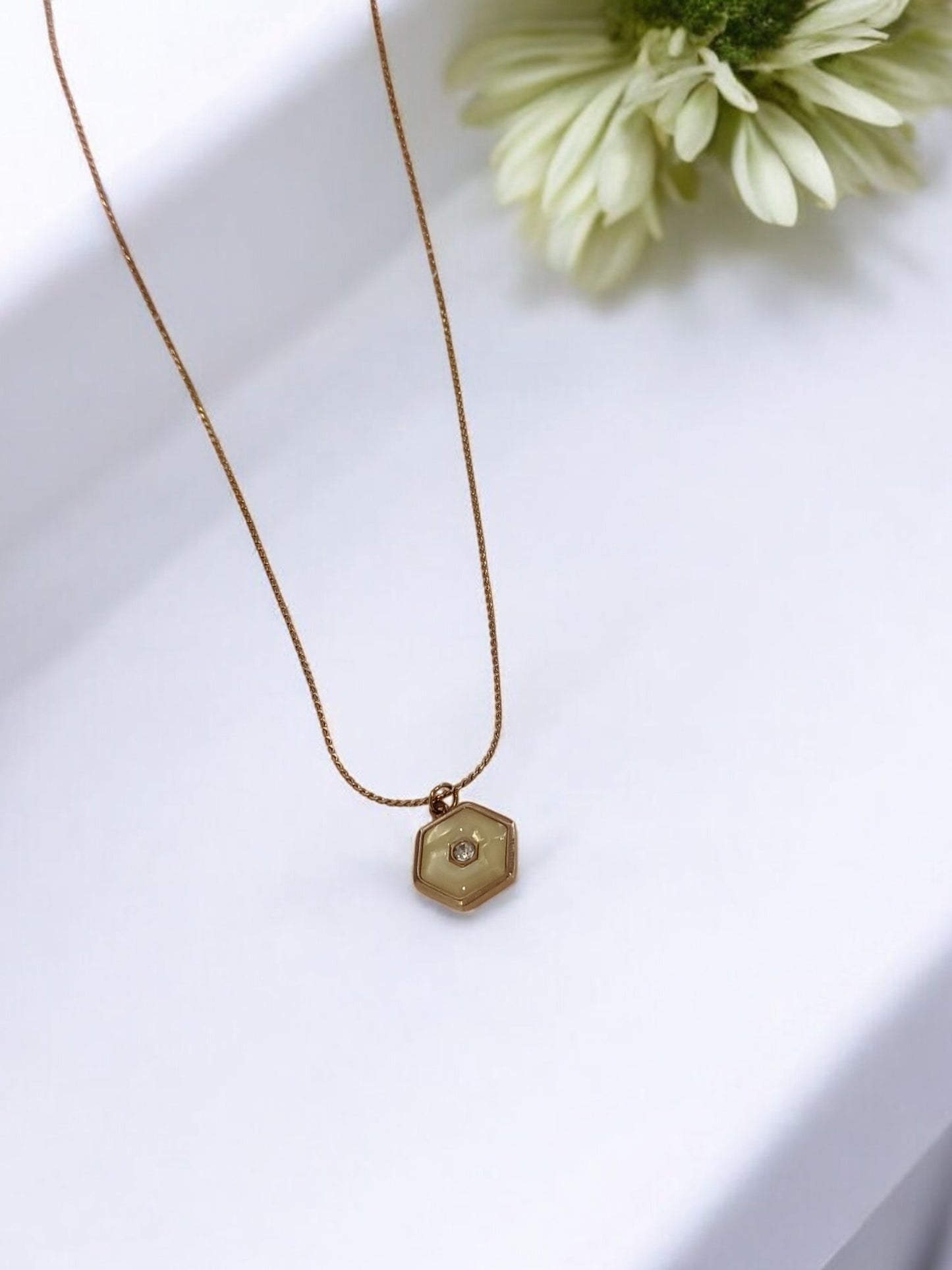 GOLDEN THIN CHAIN WITH YELLOW PENDENT AND SHINY DIAMOND