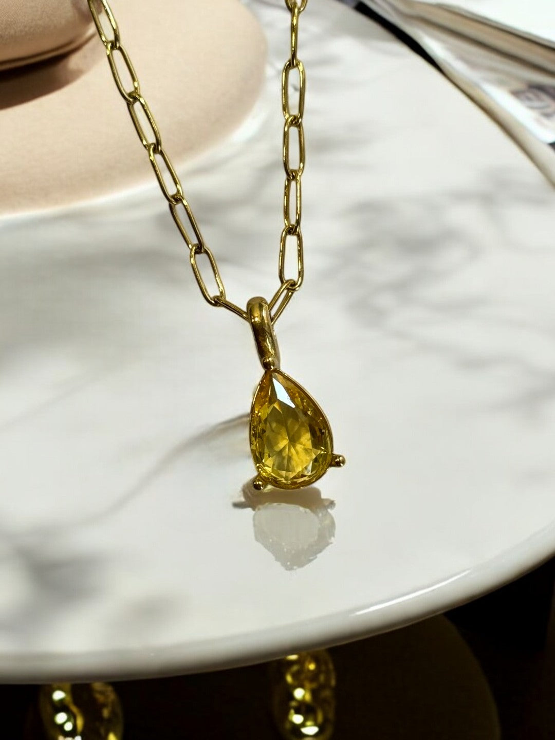 GOLDEN CHAIN WITH YELLOW DROP DIAMOND