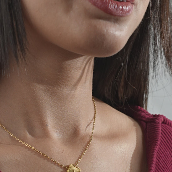 BRANDED GOLDEN CLOVER CHAIN